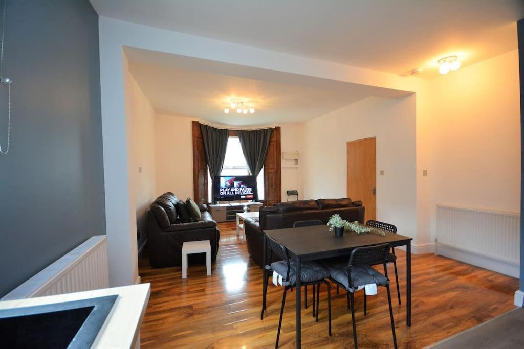 Lovely 4bedroom Апартаменты