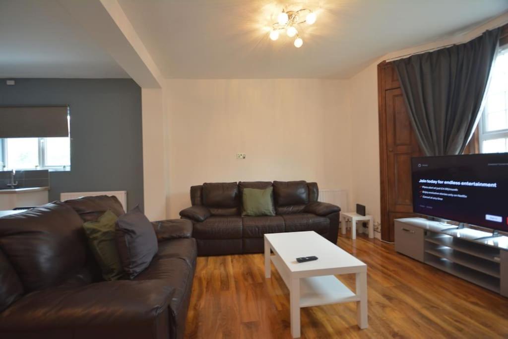 Апартаменты Lovely 4bedroom Лондон