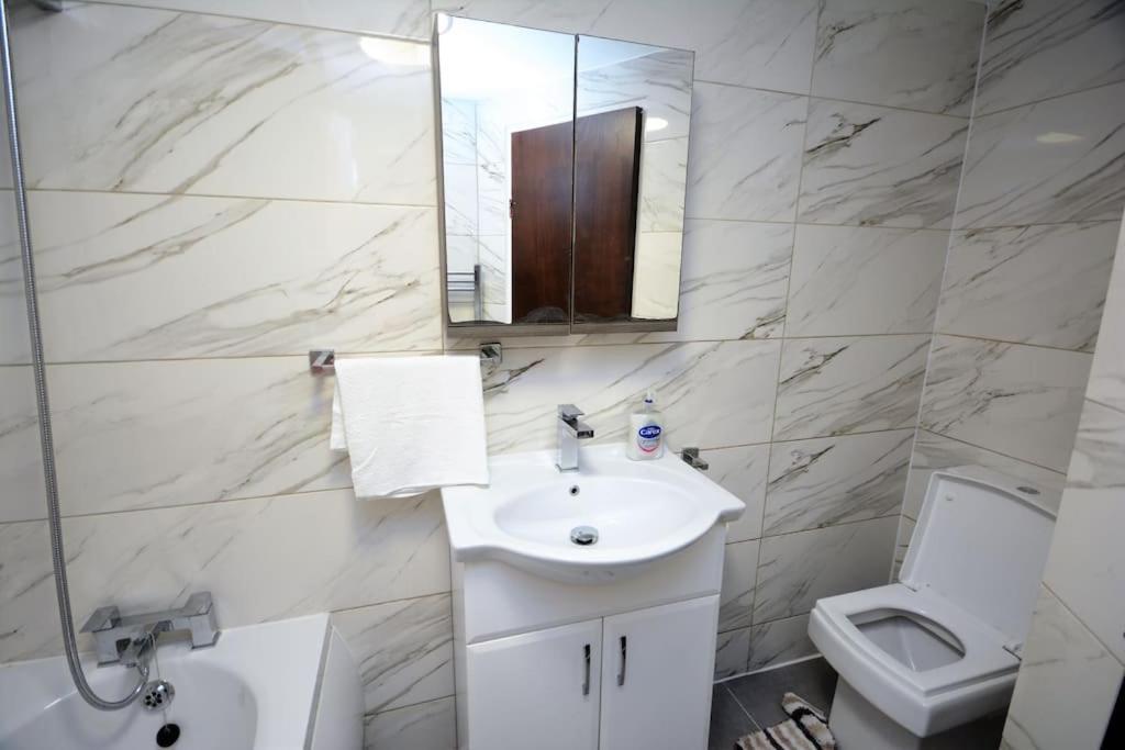 Lovely 4bedroom Апартаменты