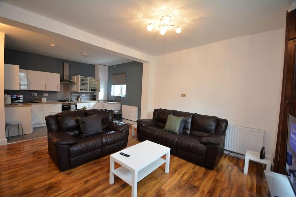 Апартаменты Lovely 4bedroom Лондон
