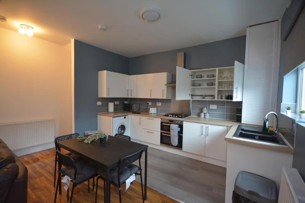 Lovely 4bedroom Лондон