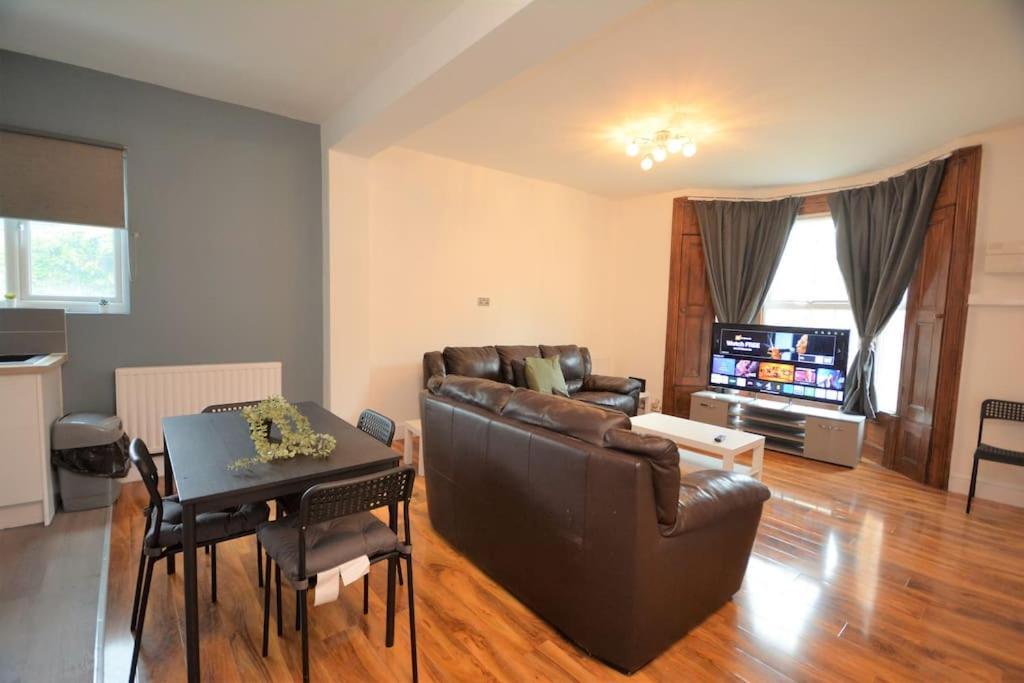 Апартаменты Lovely 4bedroom